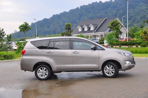 Cho taxi Tháng 7 Chỗ Toyota Innova