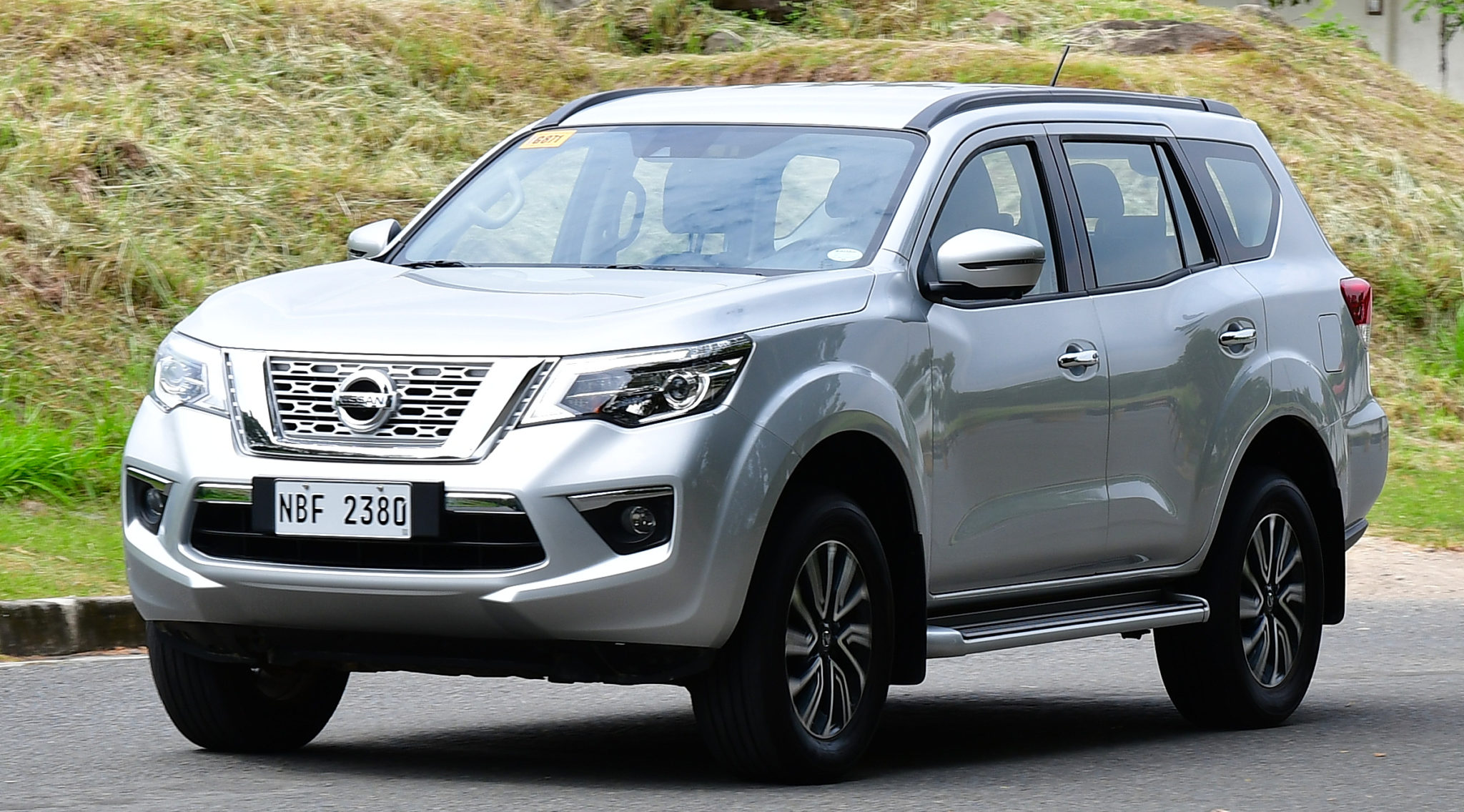 Cho taxi tự lái 7 chỗ Nissan Terra Cho taxi tự lái 7 chỗ Nissan Terra